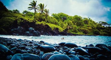 10 spiagge di sassi che non vi dispiacerà visitare