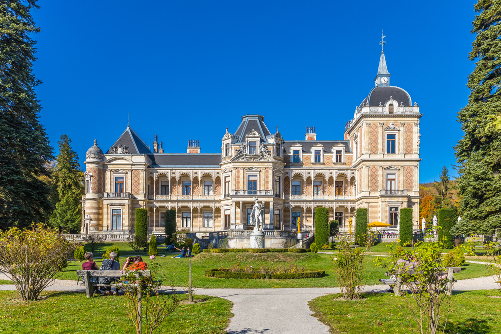vista frontale della Hermes Villa nel Lainzer Tiergarten Vienna